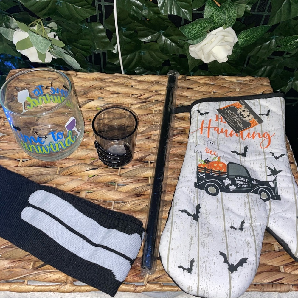 🥤 and Halloween mitten bundle - Picture 4 of 4